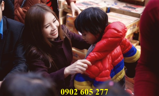 Quà áo khoác ấm cho các em nhỏ tại Thái Nguyên_AO KHOAC AM TU THIEN